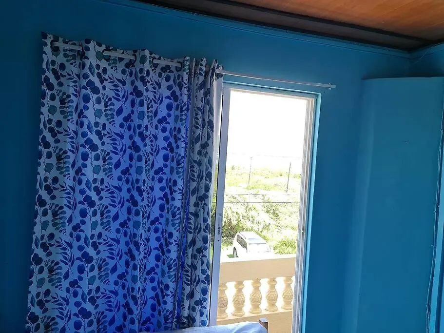 Two Bedroom. Walk To Beach. Free Wi-Fi & Free Parking Portmore 0*,  Jamaica