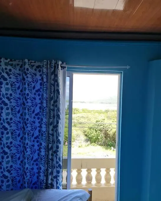 Two Bedroom. Walk To Beach. Free Wi-Fi & Free Parking Portmore 0*,  Jamaica
