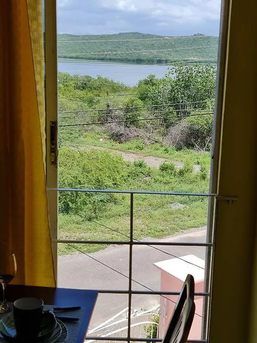 Two Bedroom. Walk To Beach. Free Wi-Fi & Free Parking Portmore 0*,